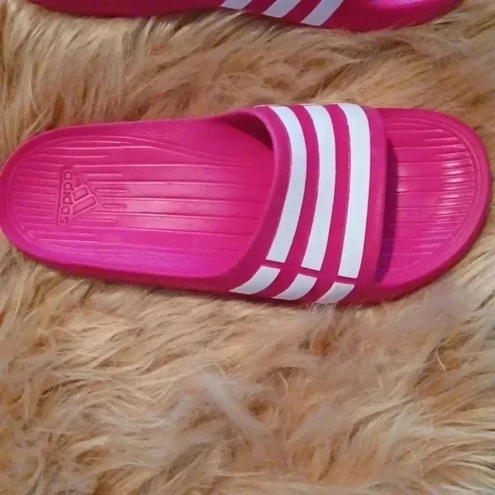 GIRL'S Adidas slides - Picture 3 of 9